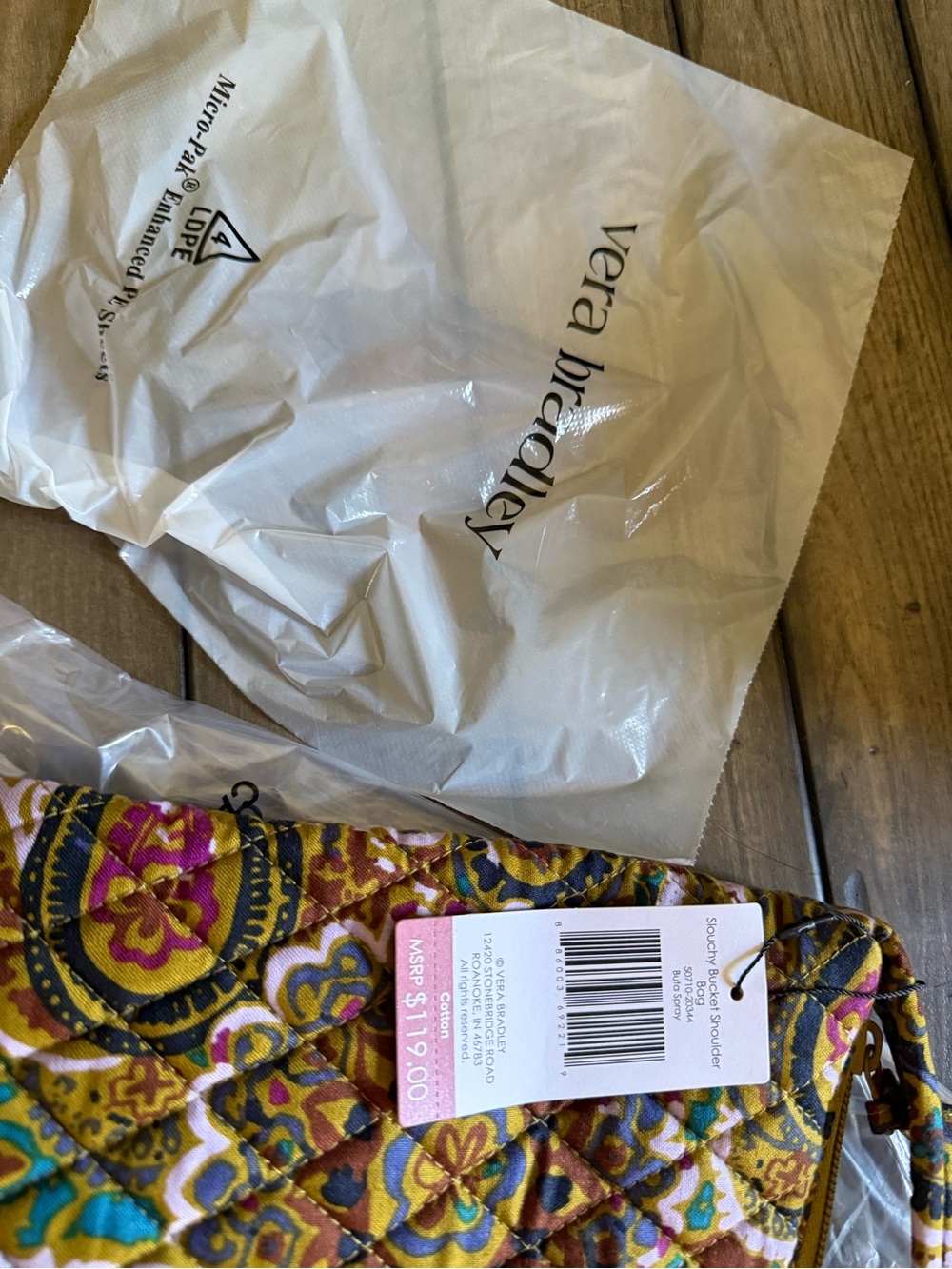 Vera Bradley Slouchy Bucket Shoulder Bag Buta Spray NWT - Picture 3 of 7